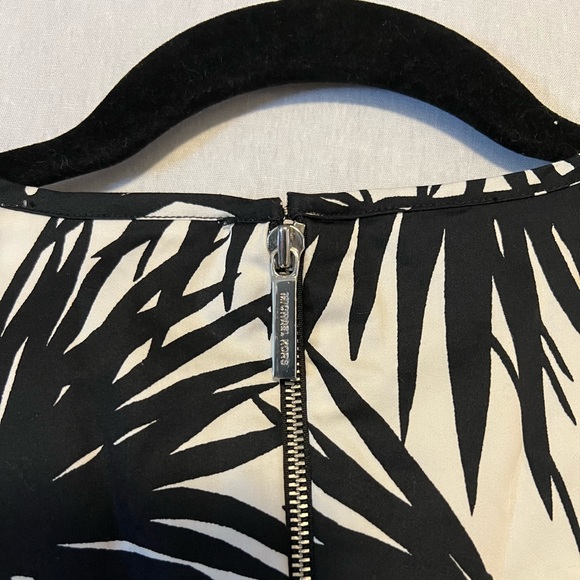 Black and white print Michael Kors peplum shirt size 4 - Picture 4 of 5